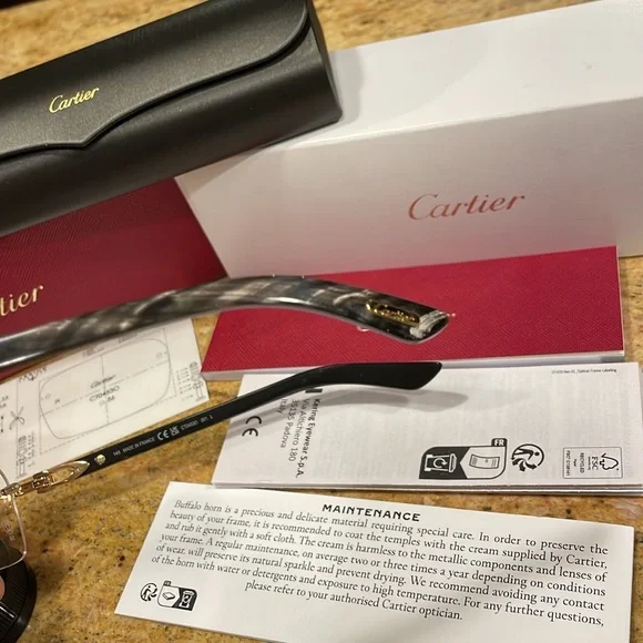 Cartier Genuine Buffalo Horn Eyewear CT0453O-001.Brand new authentic.Buffs